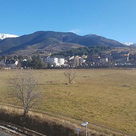Loft Mansarde Du Train Jaune Avec Vue Sur Les Montagnes Saillagouse Exterior photo