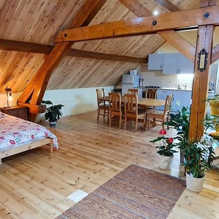 Loft Mansarde Du Train Jaune Avec Vue Sur Les Montagnes Saillagouse Exterior photo