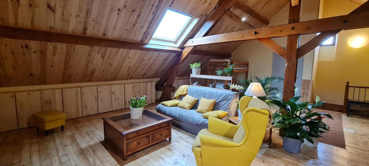 Loft Mansarde Du Train Jaune Avec Vue Sur Les Montagnes Saillagouse Exterior photo