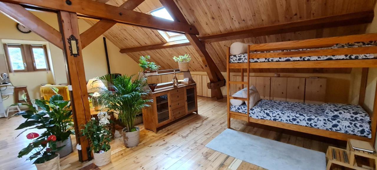 Loft Mansarde Du Train Jaune Avec Vue Sur Les Montagnes Saillagouse Exterior photo