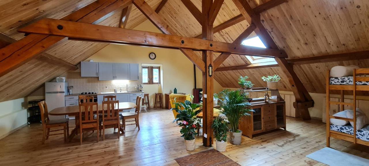 Loft Mansarde Du Train Jaune Avec Vue Sur Les Montagnes Saillagouse Exterior photo