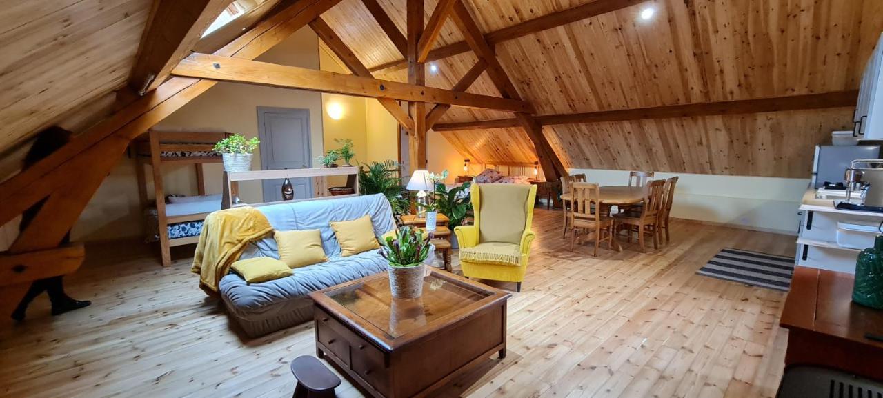 Loft Mansarde Du Train Jaune Avec Vue Sur Les Montagnes Saillagouse Exterior photo