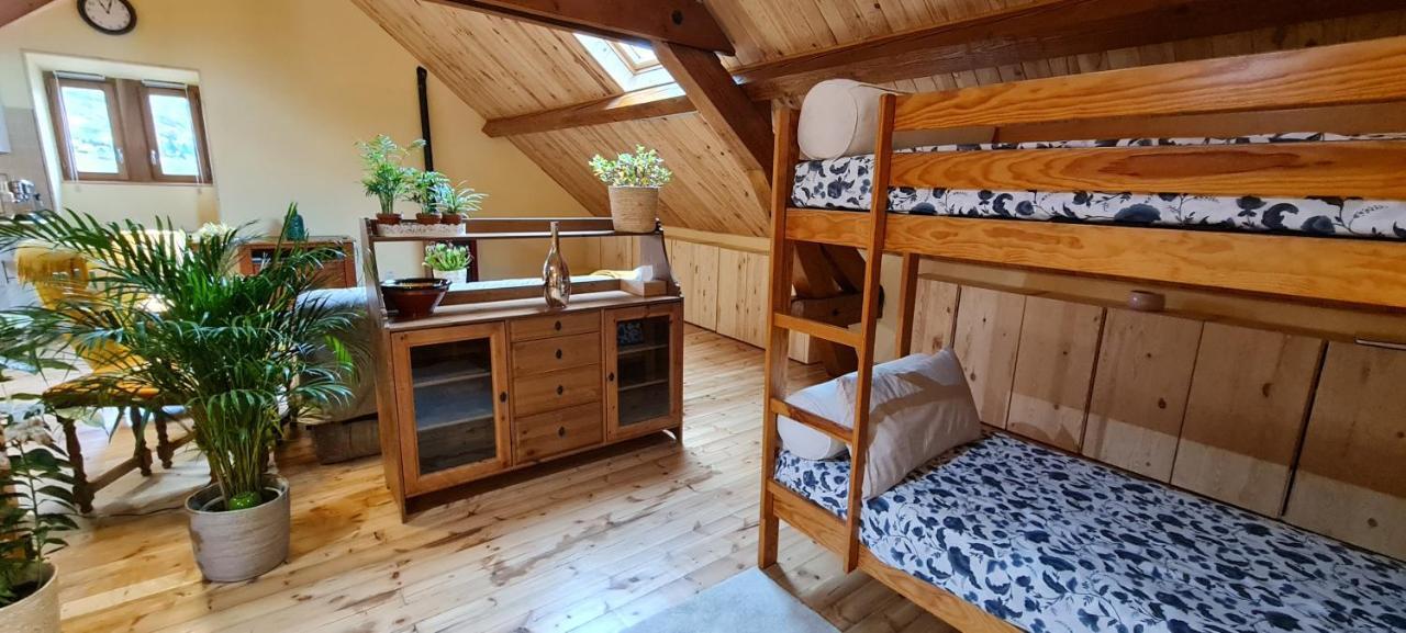 Loft Mansarde Du Train Jaune Avec Vue Sur Les Montagnes Saillagouse Exterior photo