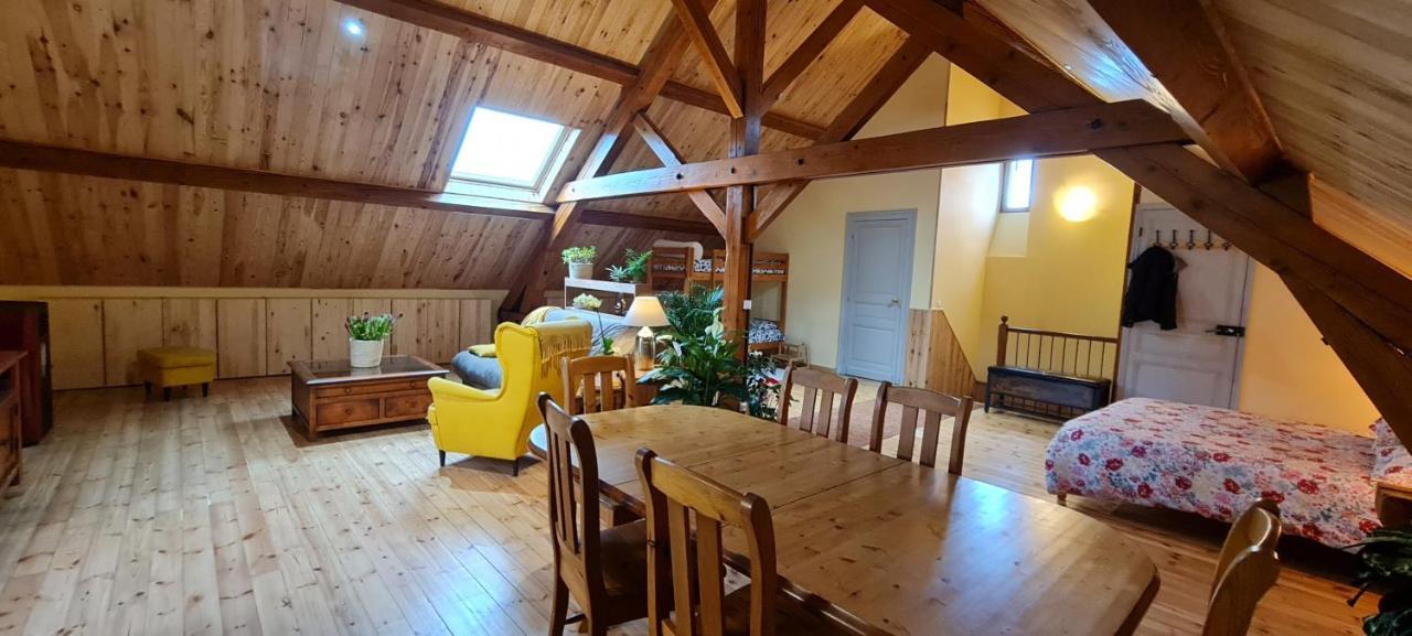 Loft Mansarde Du Train Jaune Avec Vue Sur Les Montagnes Saillagouse Exterior photo