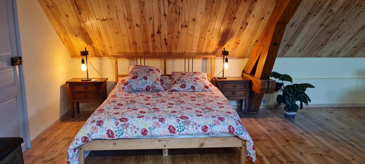 Loft Mansarde Du Train Jaune Avec Vue Sur Les Montagnes Saillagouse Exterior photo