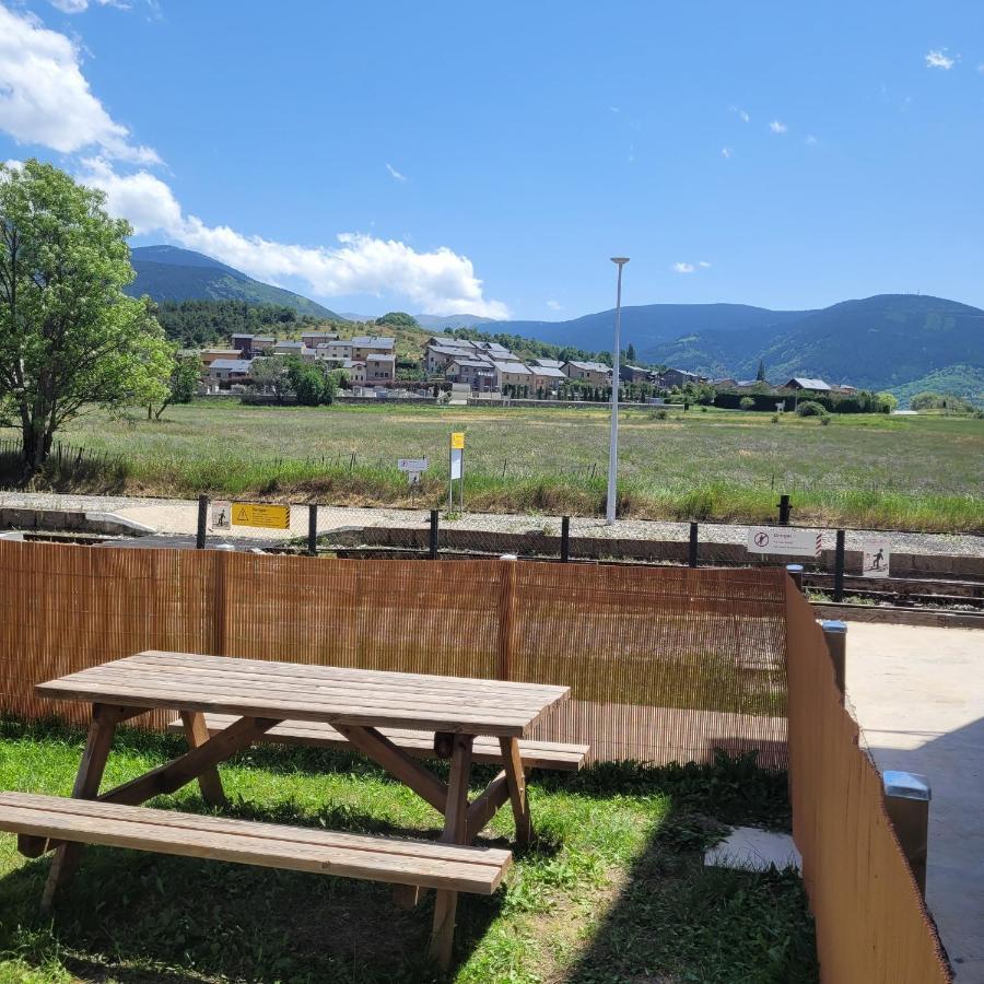 Loft Mansarde Du Train Jaune Avec Vue Sur Les Montagnes Saillagouse Exterior photo